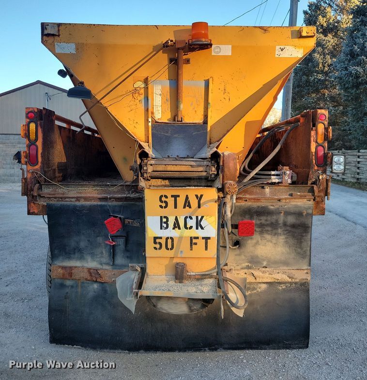 image for item LC9473 1996 International 4700  dump truck