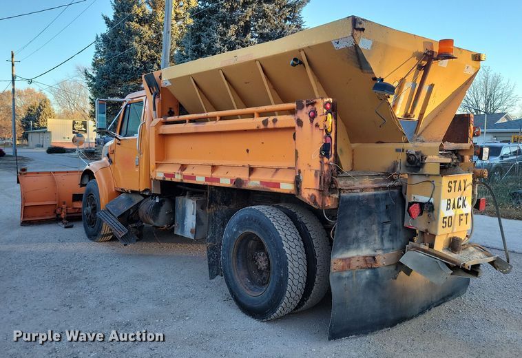 image for item LC9473 1996 International 4700  dump truck