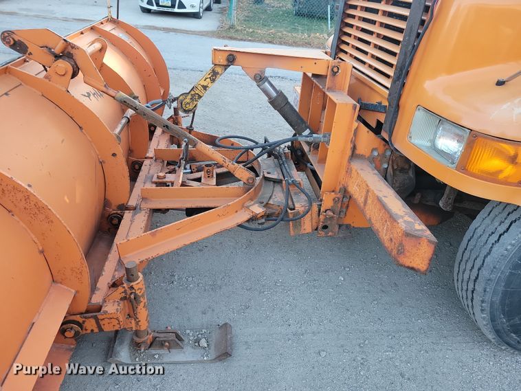 image for item LC9473 1996 International 4700  dump truck