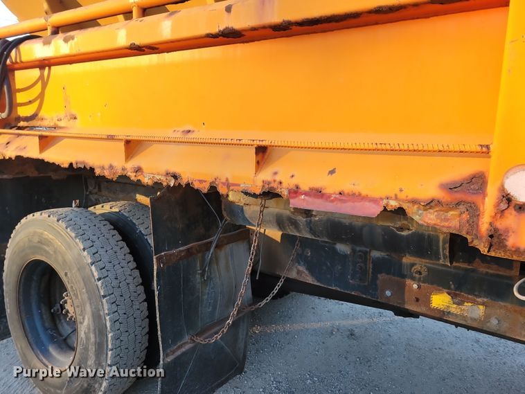 image for item LC9473 1996 International 4700  dump truck