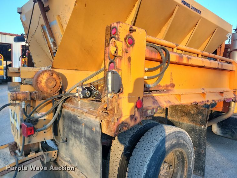 image for item LC9473 1996 International 4700  dump truck