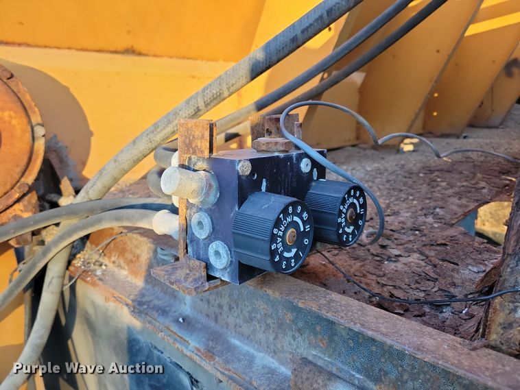 image for item LC9473 1996 International 4700  dump truck