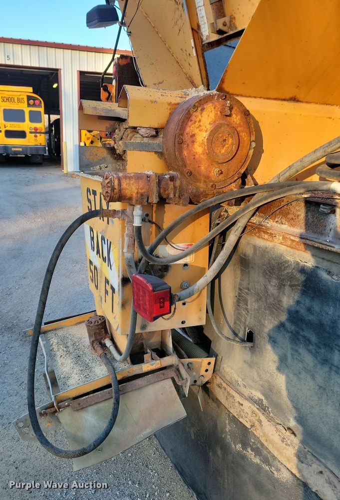 image for item LC9473 1996 International 4700  dump truck