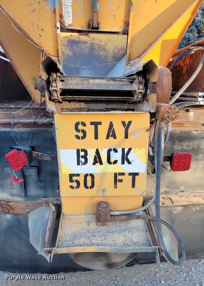 image for item LC9473 1996 International 4700  dump truck