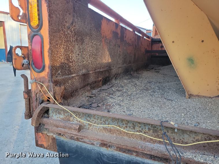 image for item LC9473 1996 International 4700  dump truck