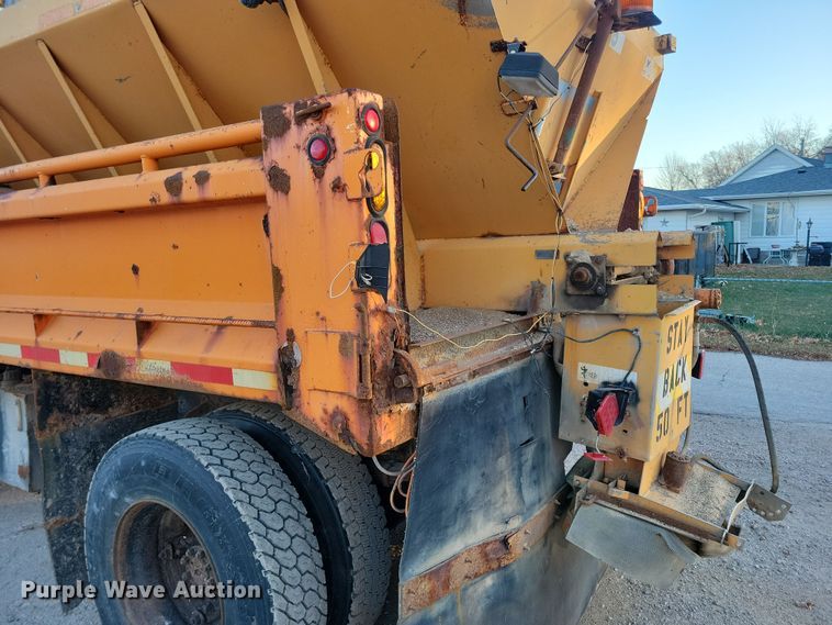 image for item LC9473 1996 International 4700  dump truck