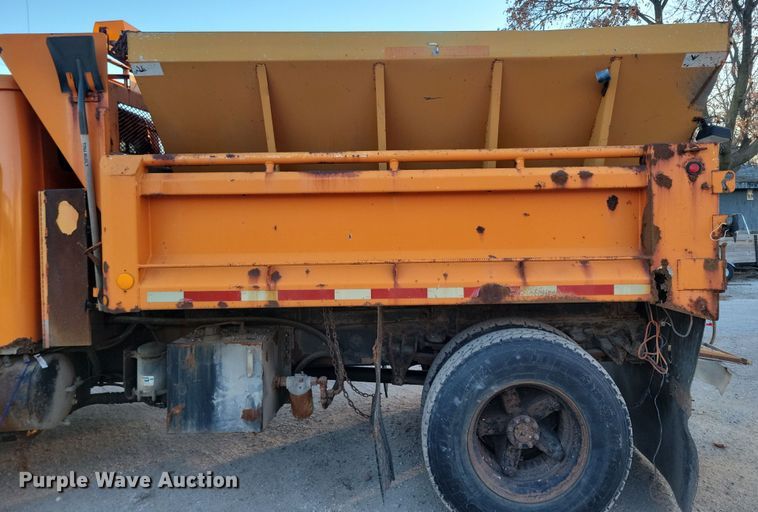 image for item LC9473 1996 International 4700  dump truck
