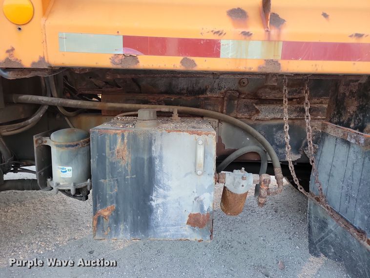 image for item LC9473 1996 International 4700  dump truck