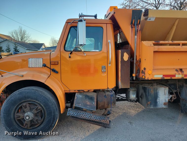 image for item LC9473 1996 International 4700  dump truck