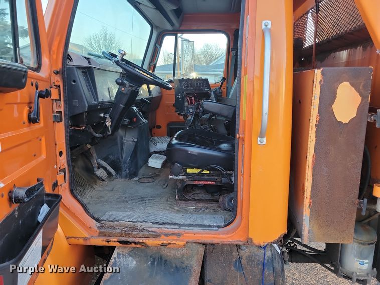 image for item LC9473 1996 International 4700  dump truck