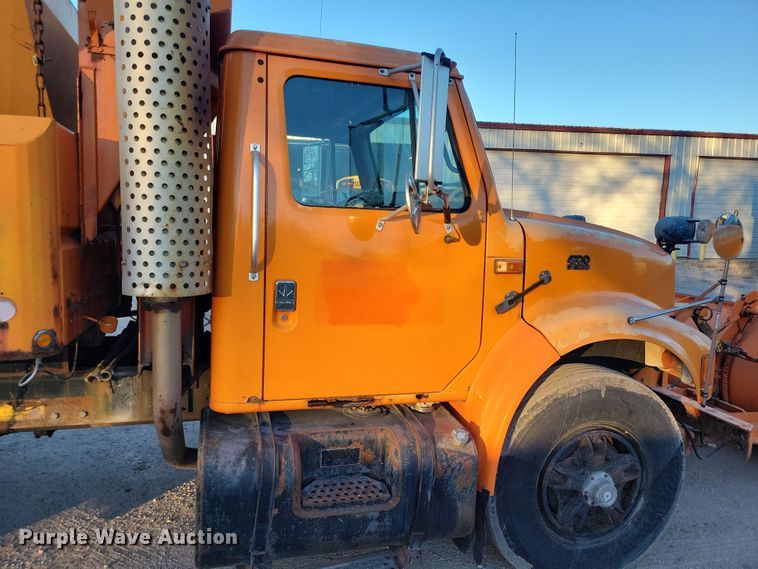 image for item LC9473 1996 International 4700  dump truck