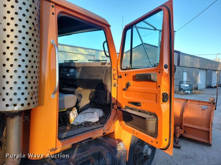image for item LC9473 1996 International 4700  dump truck