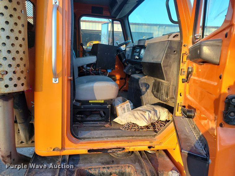 image for item LC9473 1996 International 4700  dump truck