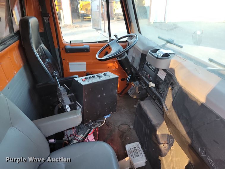 image for item LC9473 1996 International 4700  dump truck