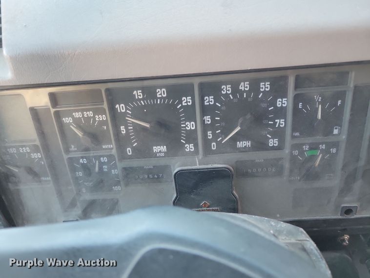 image for item LC9473 1996 International 4700  dump truck