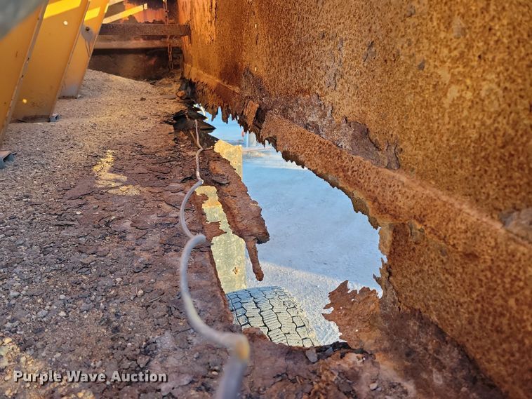 image for item LC9473 1996 International 4700  dump truck