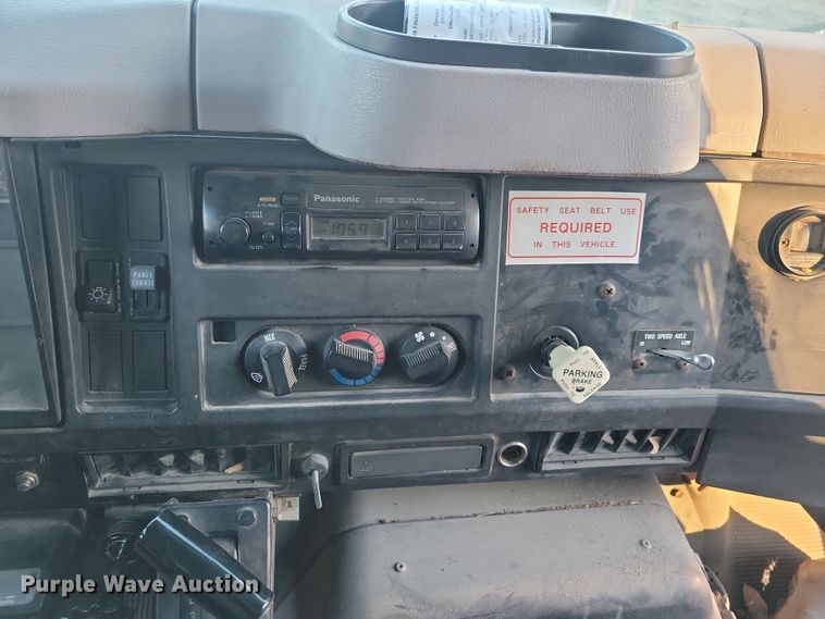 image for item LC9473 1996 International 4700  dump truck