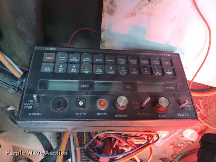 image for item LC9473 1996 International 4700  dump truck