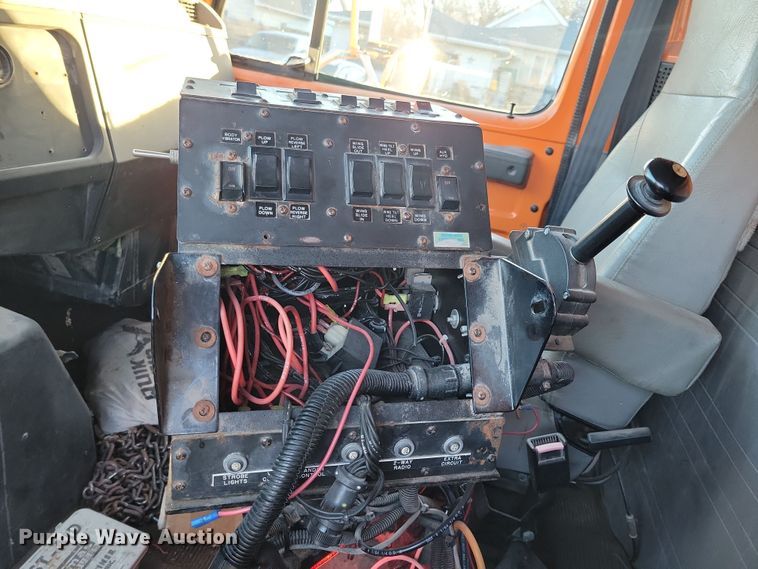 image for item LC9473 1996 International 4700  dump truck