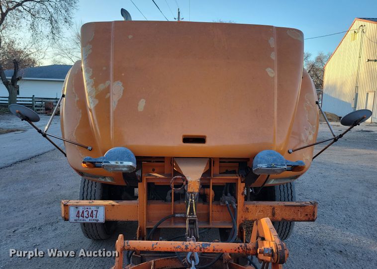 image for item LC9473 1996 International 4700  dump truck