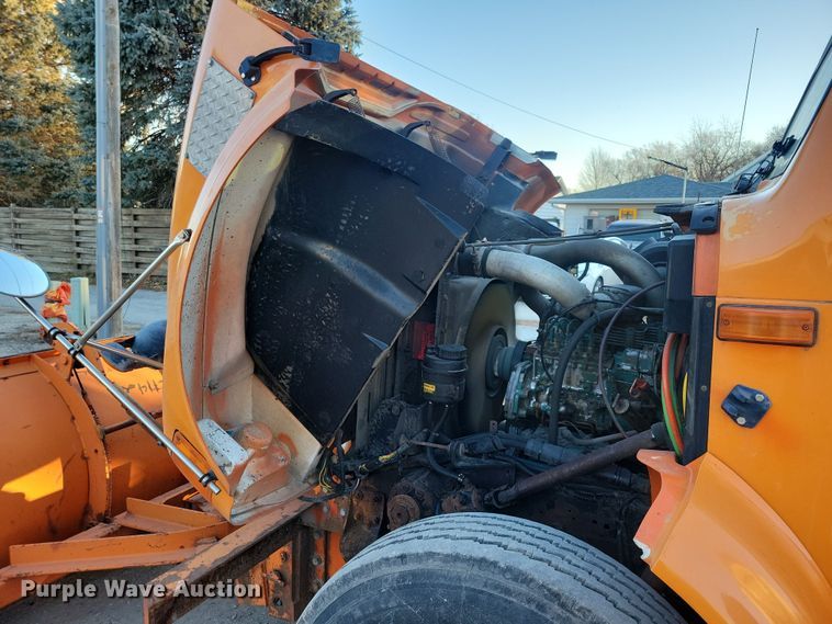 image for item LC9473 1996 International 4700  dump truck