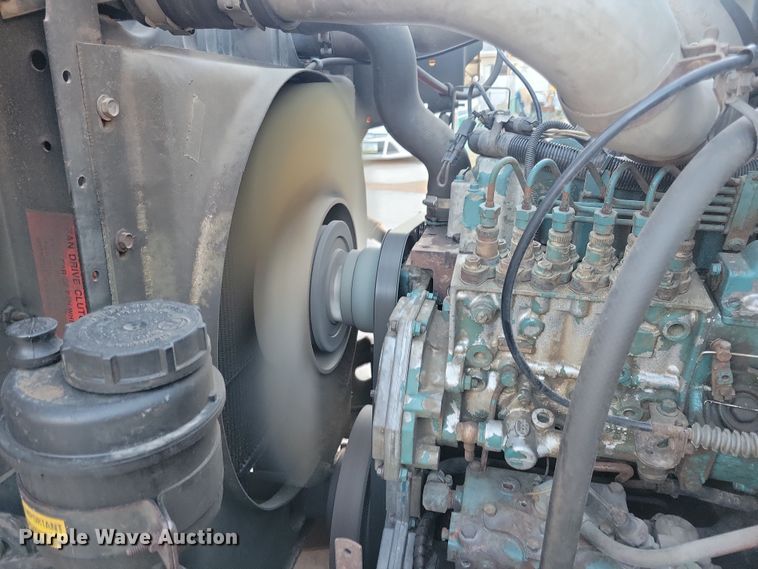 image for item LC9473 1996 International 4700  dump truck