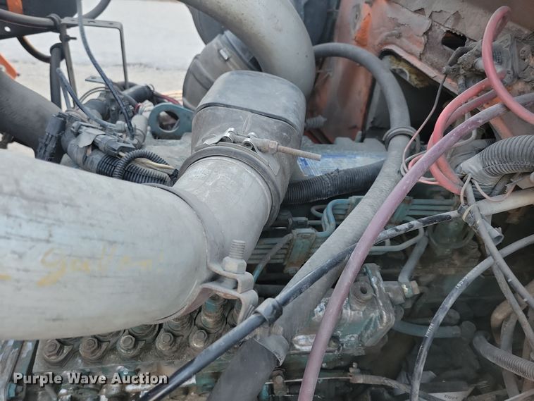 image for item LC9473 1996 International 4700  dump truck