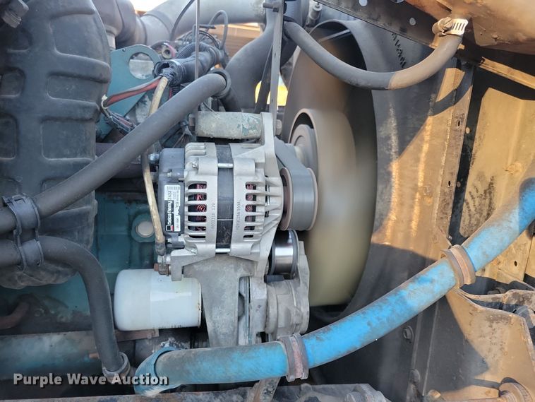 image for item LC9473 1996 International 4700  dump truck