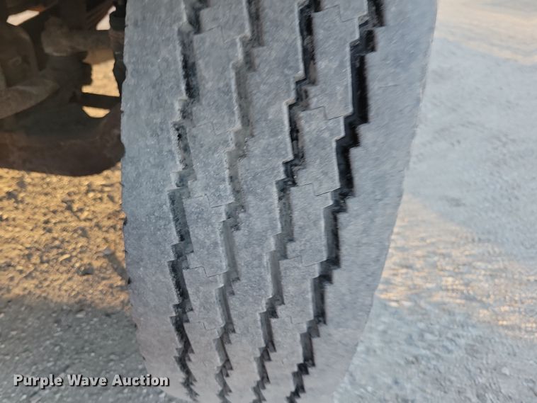 image for item LC9473 1996 International 4700  dump truck