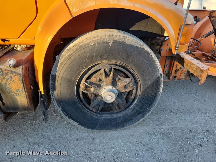 image for item LC9473 1996 International 4700  dump truck