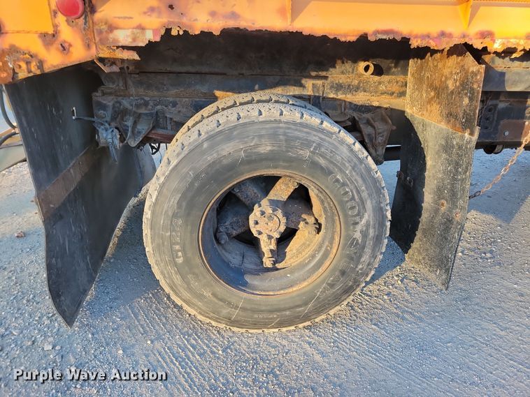 image for item LC9473 1996 International 4700  dump truck