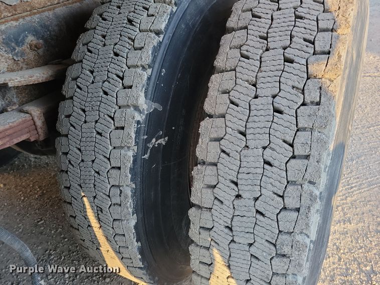 image for item LC9473 1996 International 4700  dump truck