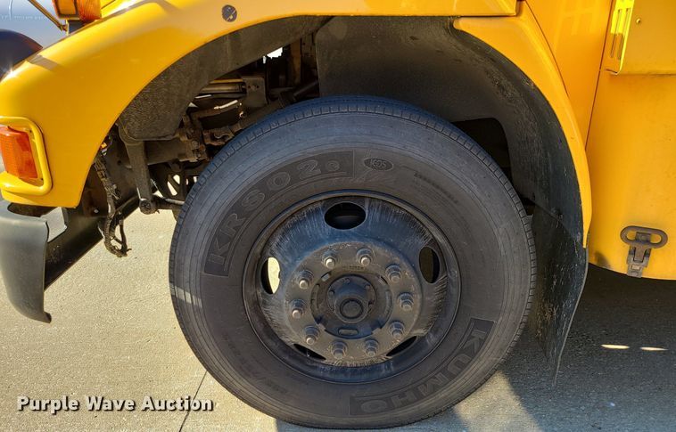 image for item LJ9456 2005 Blue Bird Vision  school bus