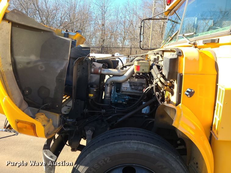 image for item LJ9458 2004 Blue Bird  school bus