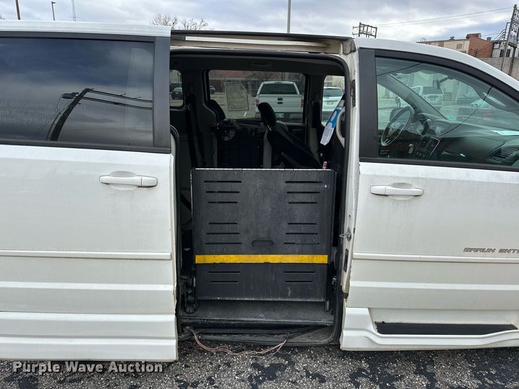 image for item LK9711 2011 Dodge Grand Caravan  handicap accessible van