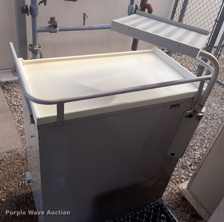 image for item LX9966 (2) rolling carts