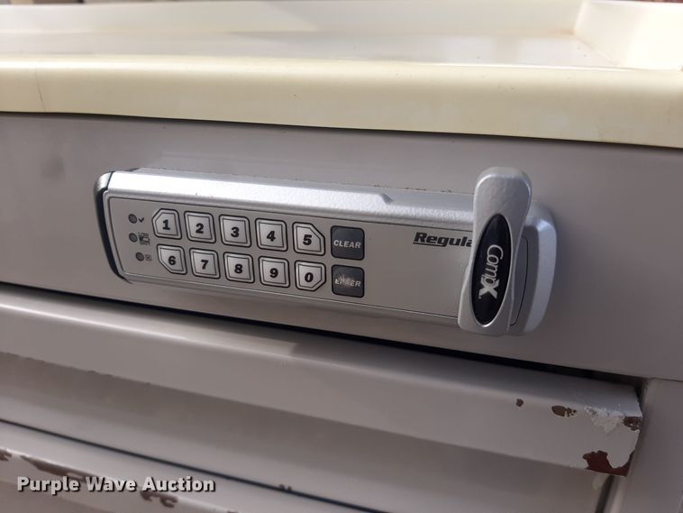 image for item LX9966 (2) rolling carts