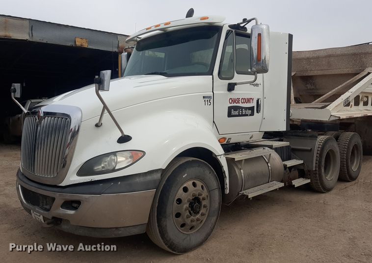 image for item LX9969 2013 International ProStar Plus 122  semi truck