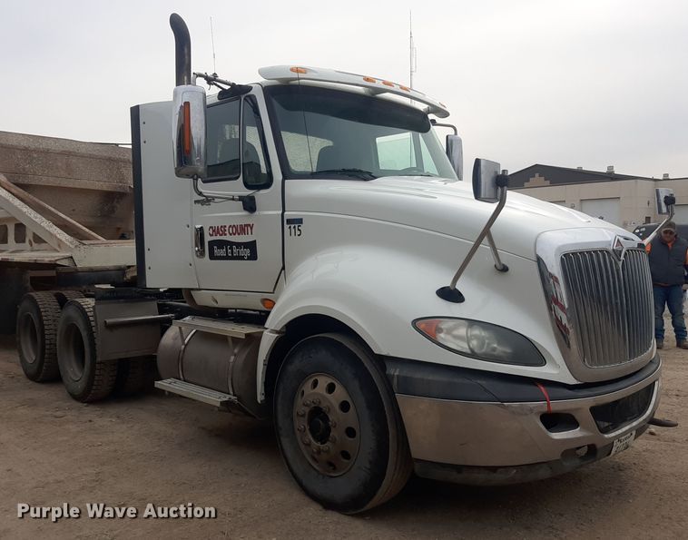 image for item LX9969 2013 International ProStar Plus 122  semi truck