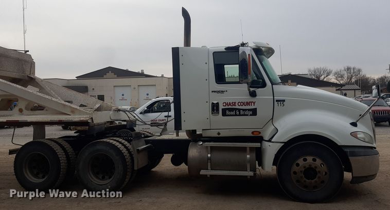 image for item LX9969 2013 International ProStar Plus 122  semi truck