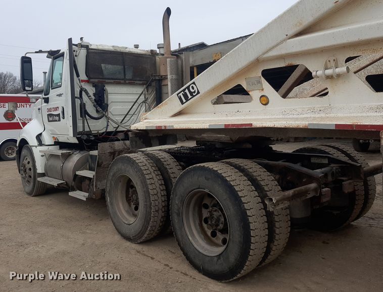 image for item LX9969 2013 International ProStar Plus 122  semi truck