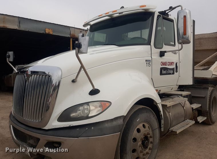 image for item LX9969 2013 International ProStar Plus 122  semi truck