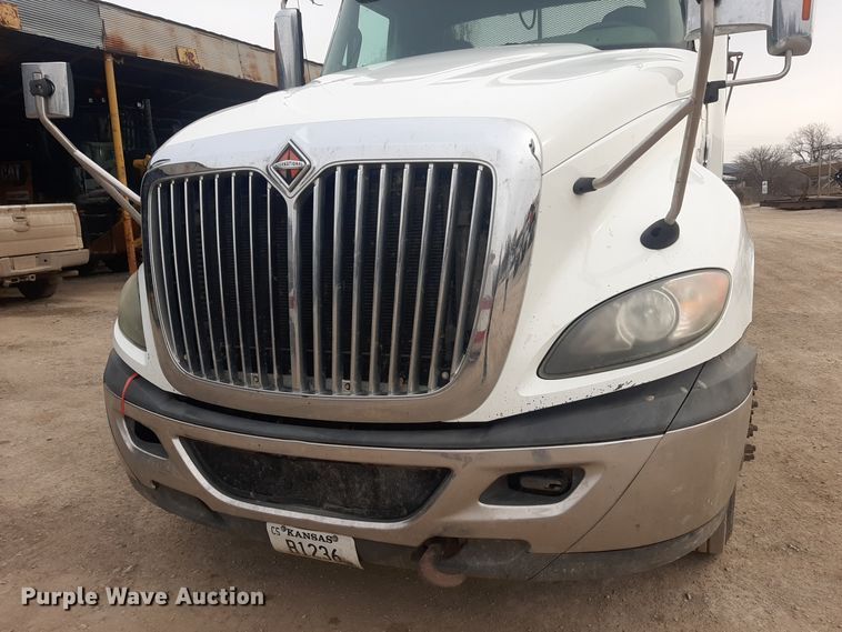 image for item LX9969 2013 International ProStar Plus 122  semi truck