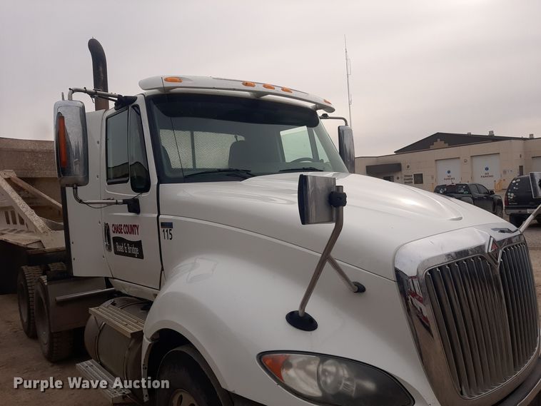 image for item LX9969 2013 International ProStar Plus 122  semi truck