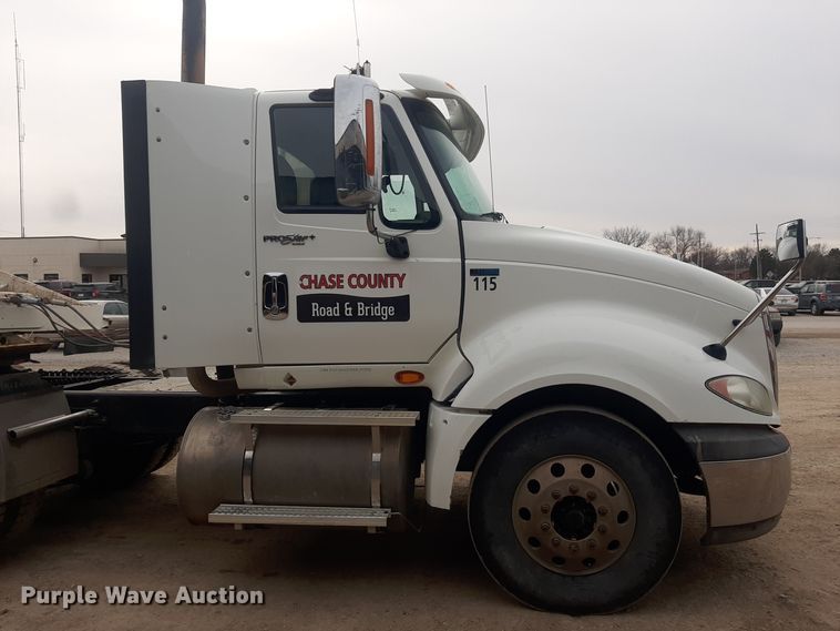 image for item LX9969 2013 International ProStar Plus 122  semi truck