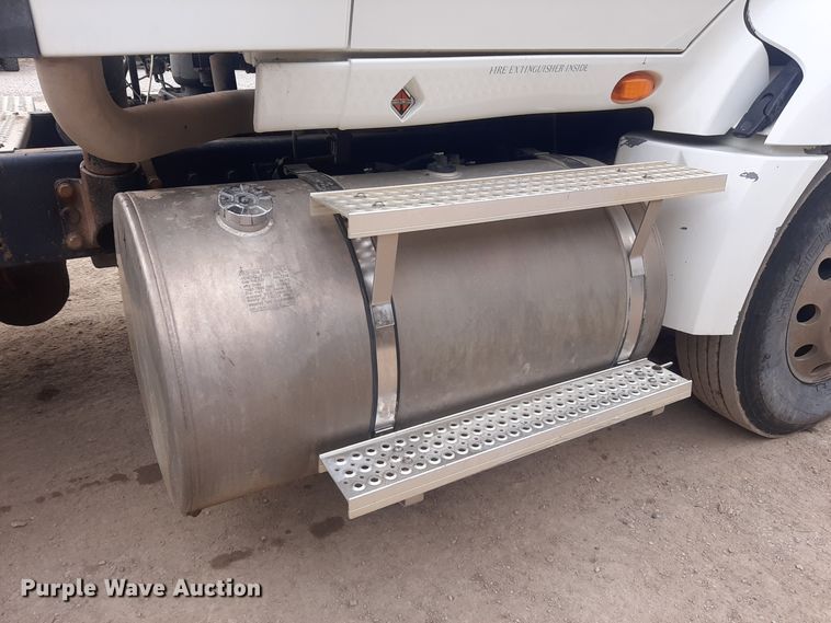 image for item LX9969 2013 International ProStar Plus 122  semi truck