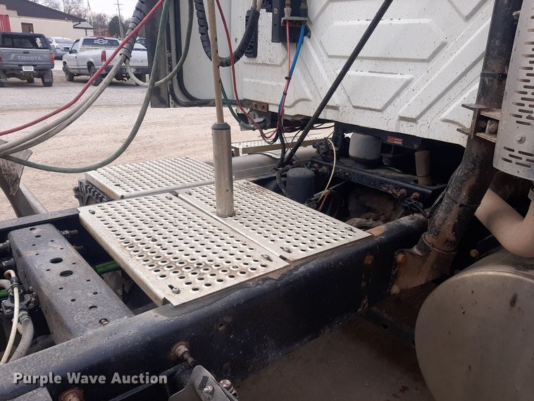 image for item LX9969 2013 International ProStar Plus 122  semi truck