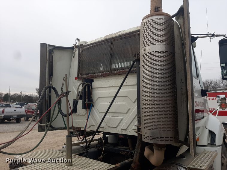 image for item LX9969 2013 International ProStar Plus 122  semi truck