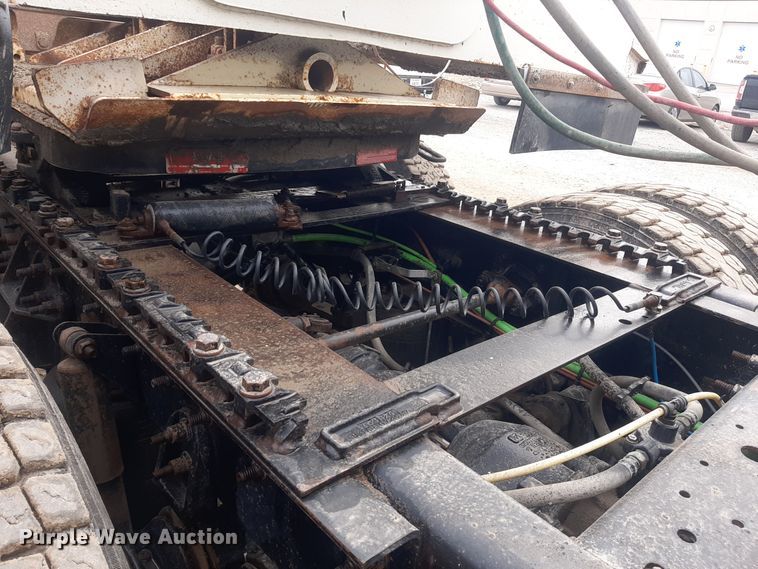 image for item LX9969 2013 International ProStar Plus 122  semi truck