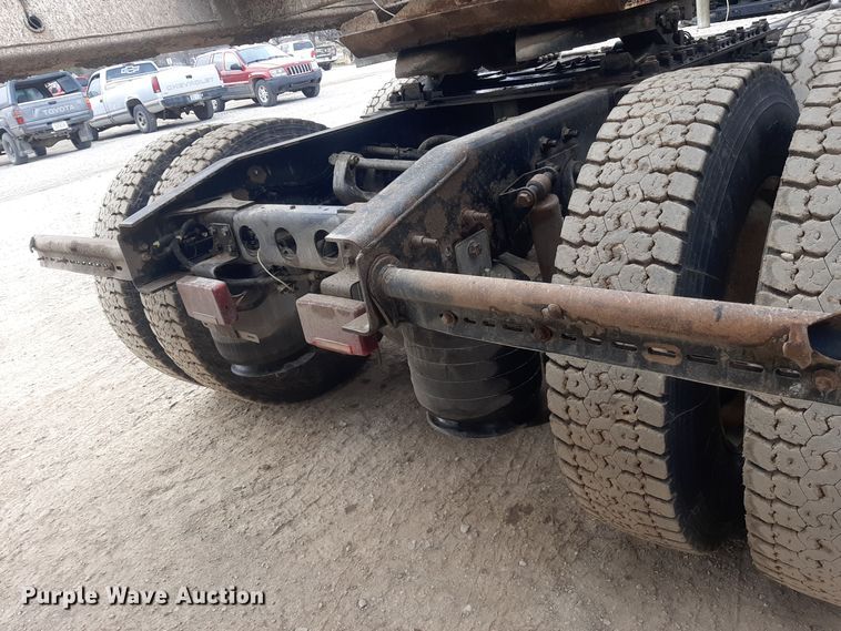 image for item LX9969 2013 International ProStar Plus 122  semi truck